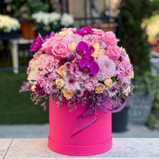 Kutuda Çiçekler Aranjman